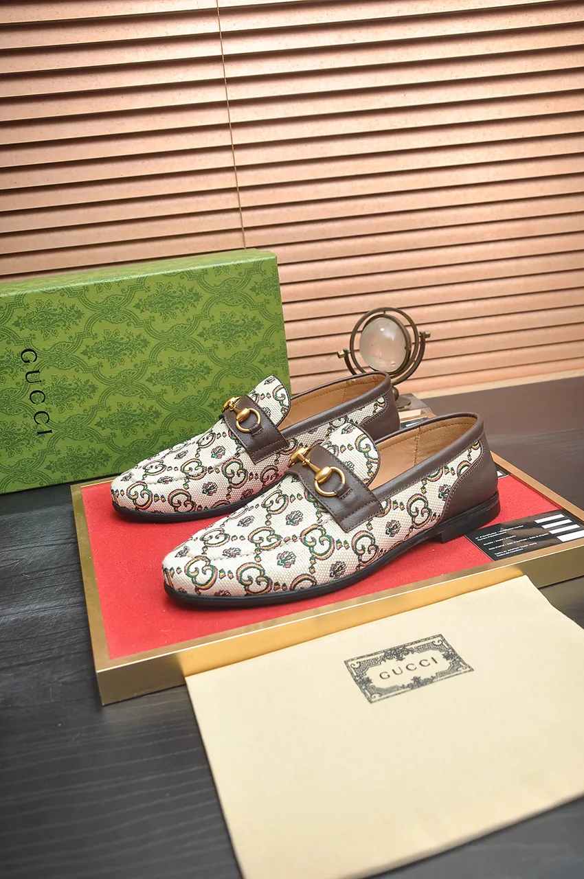 Men's shoes 💰600💶 Brand: GUCCI (Gucci) Standard size: Men's size 38/44 (45 can be customized) Grade: Same as the official website Original quality Material: Original cowhide Water-dyed cowhide lining Original rubber outsole Style category: Men's fashionable casual leather shoes Distinguished big-name luxury elements Top luxury Color: Actual picture